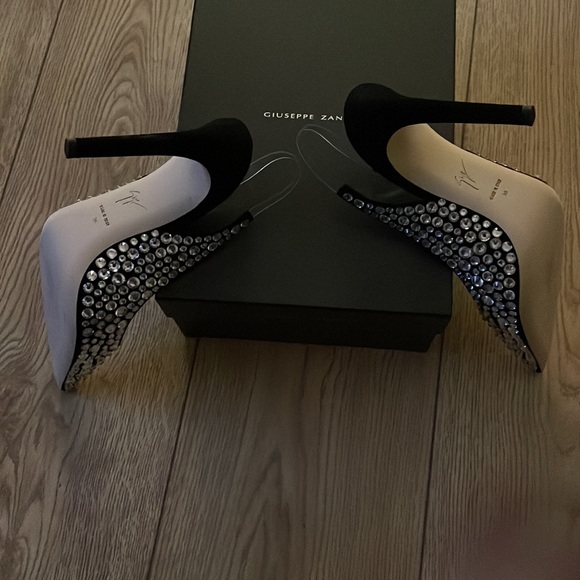 BRAND NEW Guiseppe Zanotti Crystal Studded Diorite Crystal Pumps - Picture 4 of 4